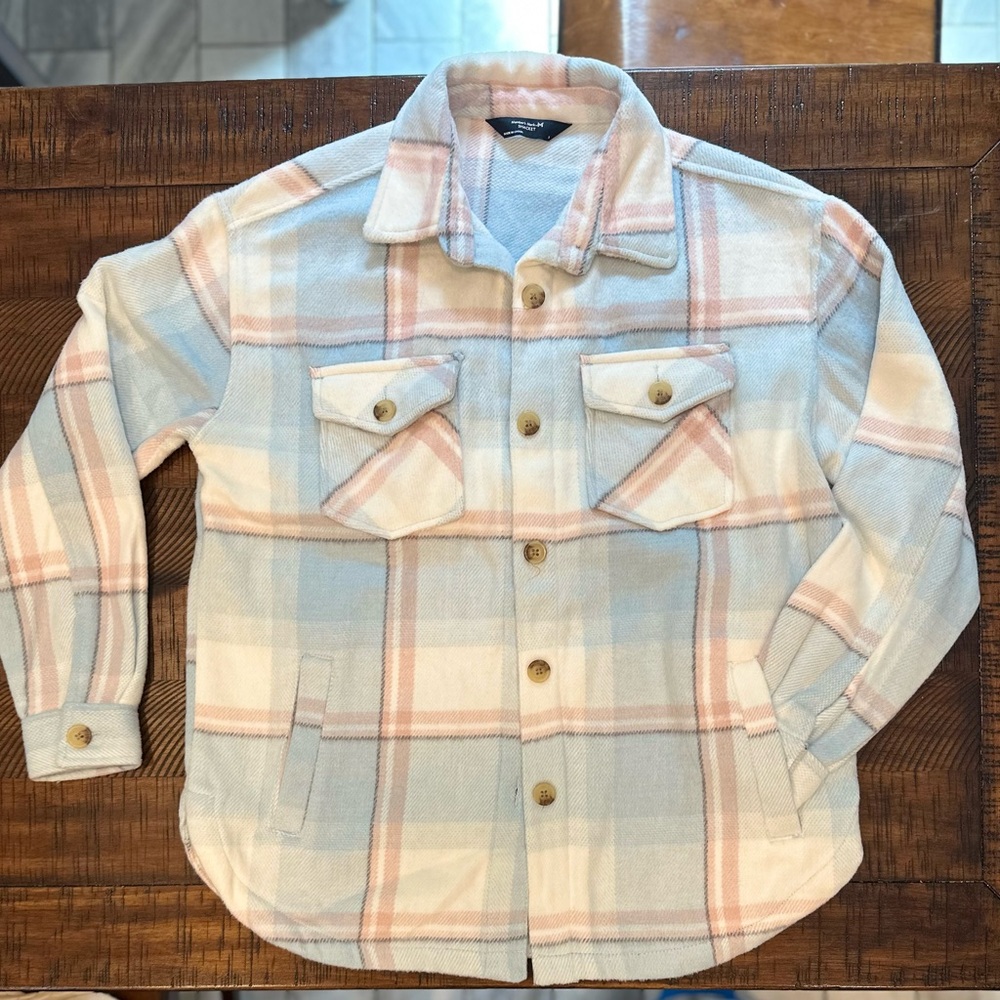 Plaid women’s  Shacket in Blue and Pink
New without tags